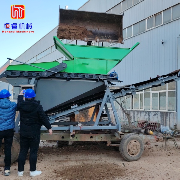How to Screen Wet Soil in the Rainy Season? Hengrui Wet Soil Screening Machine Supports Overseas Greening Projects
