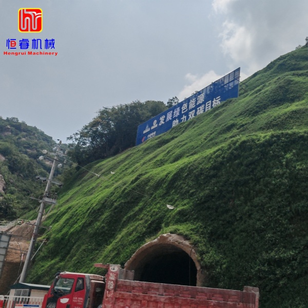 Challenges in Slope Greening Construction in Southeast Asia's Rainy Season? Hengrui Long-Fiber Aggregate Spraying Machine Makes Spraying More Stable