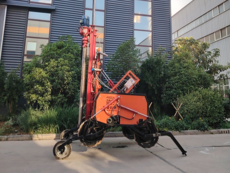 Remote-controlled climbing drilling rig